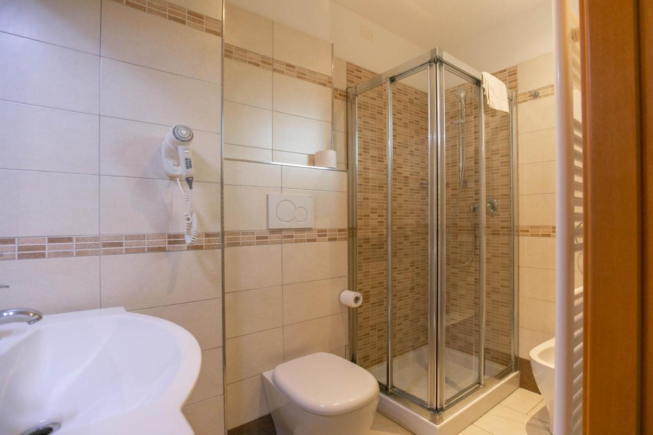 Hotel Valparaiso Ріміні Екстер'єр фото