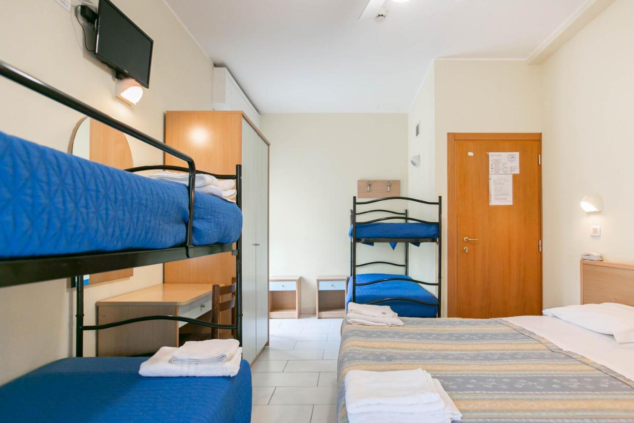 Hotel Valparaiso Ріміні Екстер'єр фото