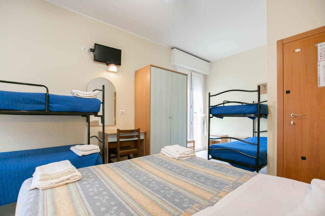 Hotel Valparaiso Ріміні Екстер'єр фото