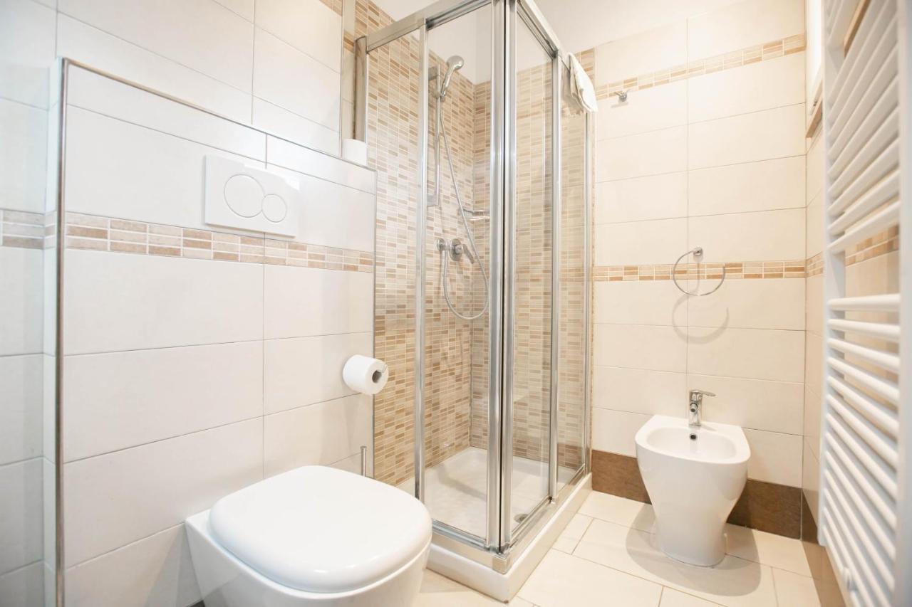 Hotel Valparaiso Ріміні Екстер'єр фото