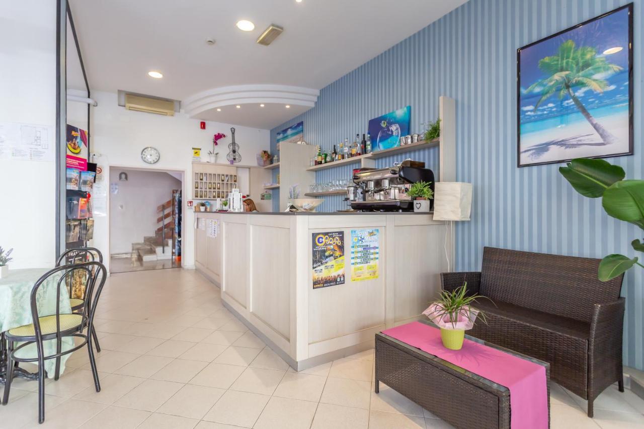 Hotel Valparaiso Ріміні Екстер'єр фото