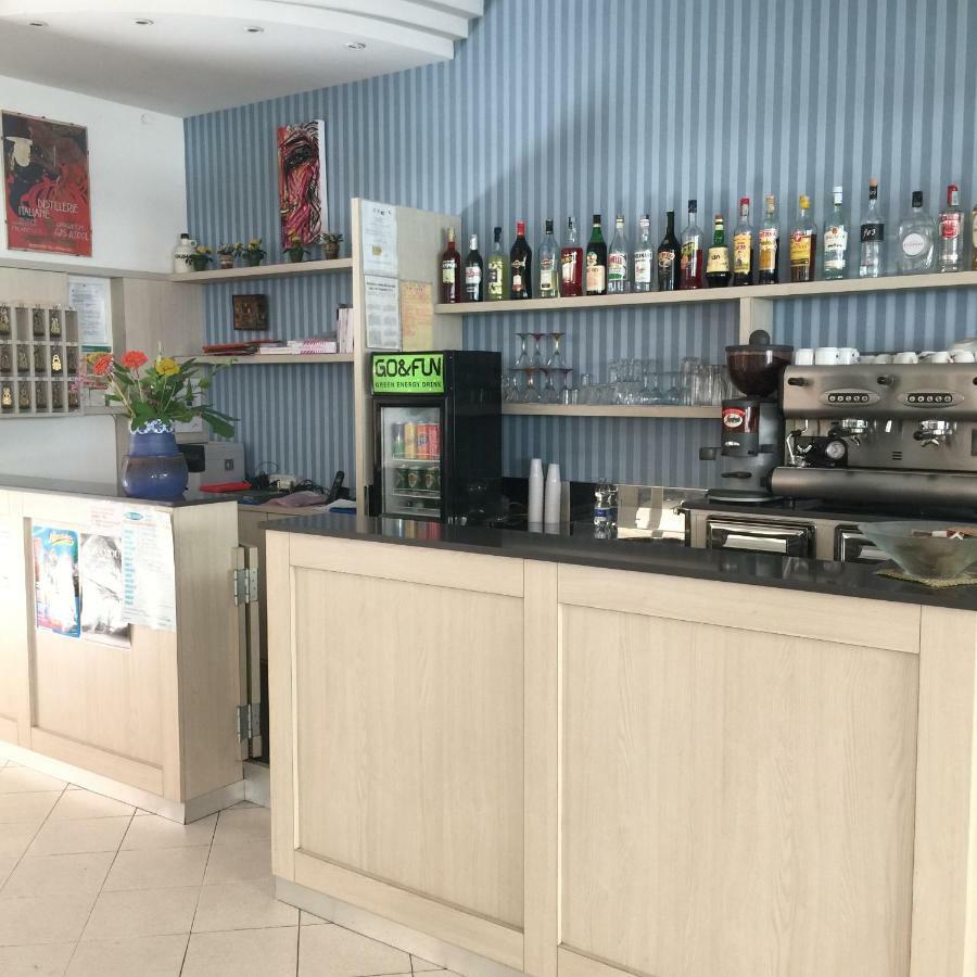 Hotel Valparaiso Ріміні Екстер'єр фото