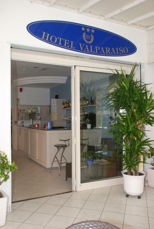 Hotel Valparaiso Ріміні Екстер'єр фото